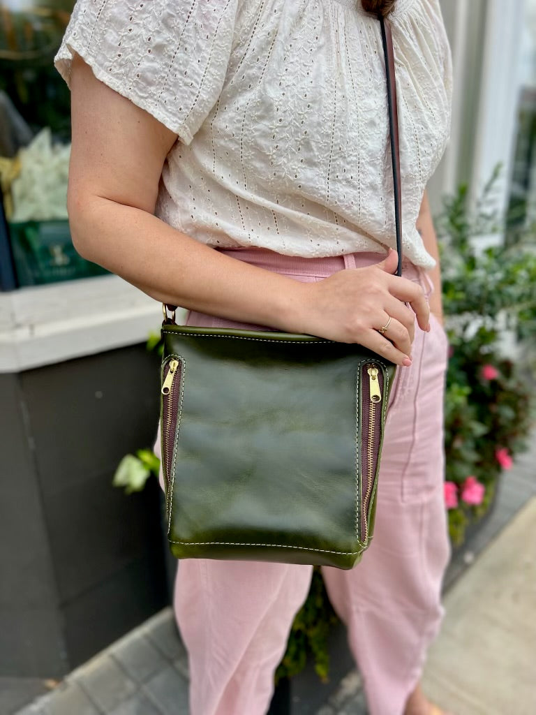 The Carry Medium Crossbody